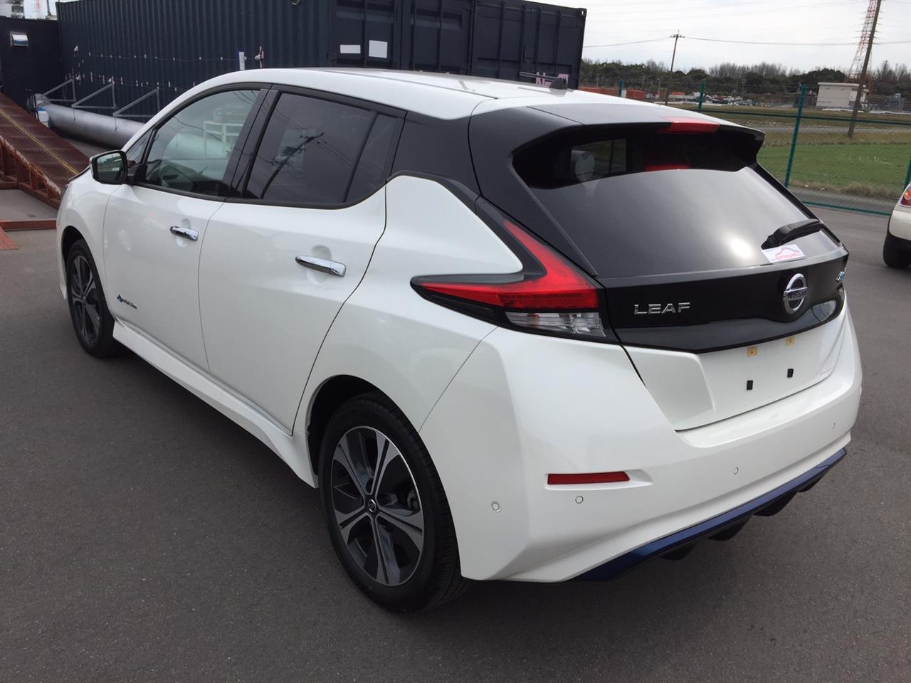 Nissan leaf ze1 комплектации